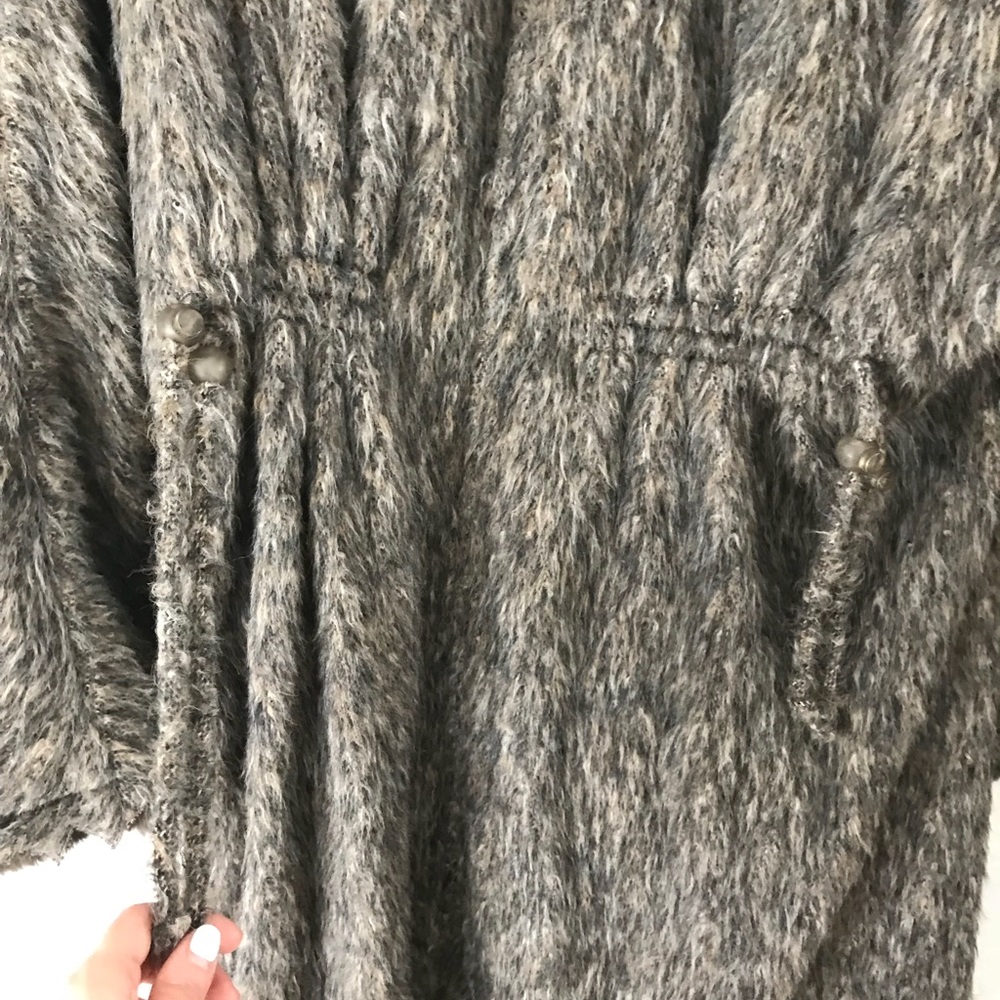 FLASH SALE 🎉❤️FENDI Fur full coat! - Picture 4 of 8